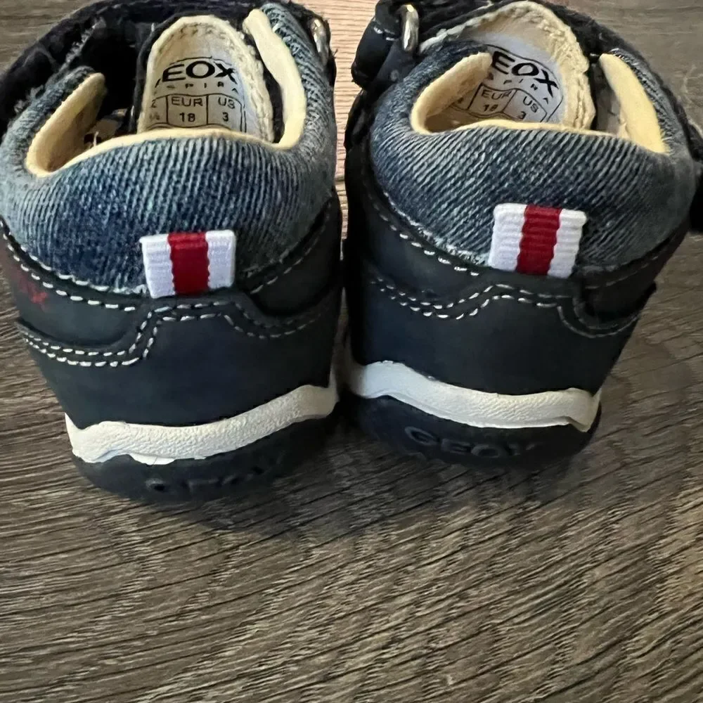 Geox Boys toddler Suade leather shoes size 18 /US 3